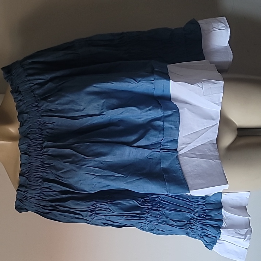Size large top from muselooks